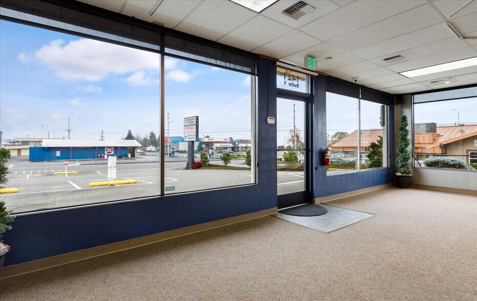 More Photos Of 1421 SW Barlow St, Oak Harbor General Retail For Sale