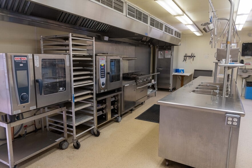 More Photos Of 1111 Washington St, Pella Hospitality For Sale