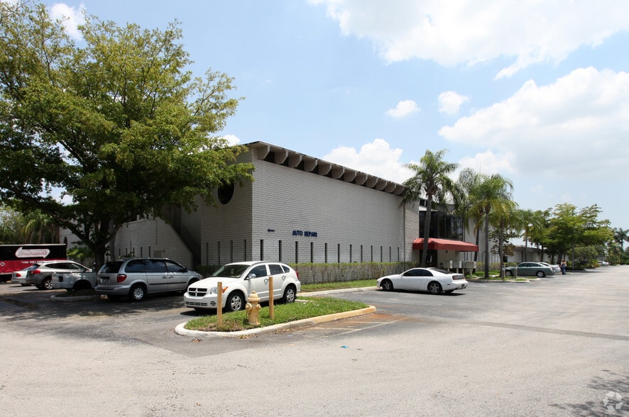 Primary Photo Of 10001 NW 50th St, Sunrise Light Manufacturing For Lease