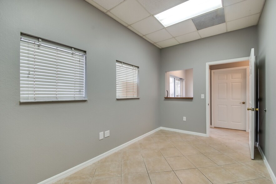 More Photos Of 2200 NE 36th Ave, Ocala Warehouse For Lease