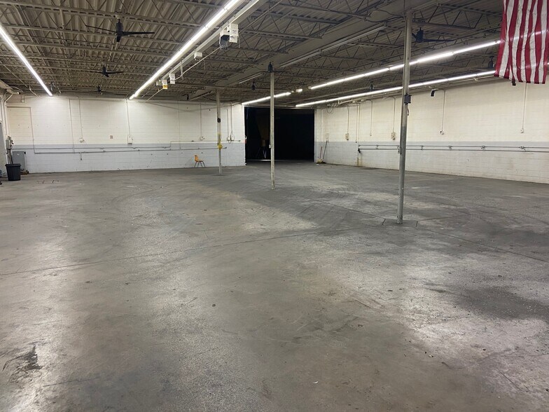 More Photos Of 6222 Webster St, Dayton Warehouse For Lease
