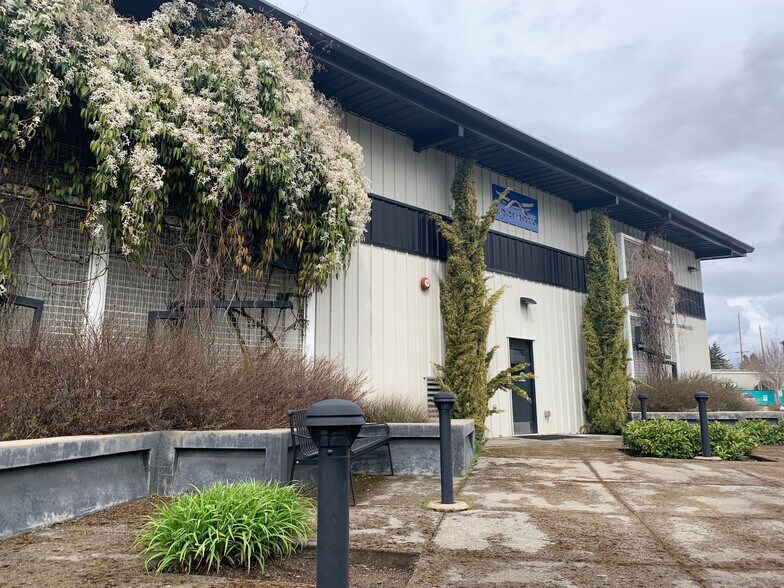 More Photos Of 135 Blair Blvd, Eugene Industrial For Lease