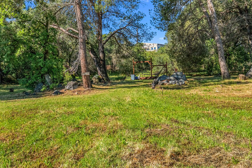 More Photos Of 320 Taylor Rd, Newcastle Specialty For Sale