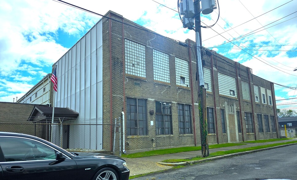 Primary Photo Of 1420 Crestmont Ave, Camden Manufacturing For Lease