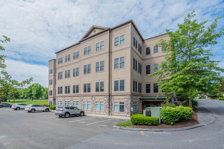 More Photos Of 464 Heritage Rd, Southbury Medical For Lease