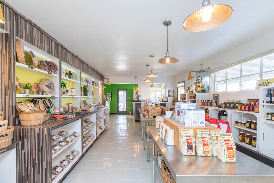 More Photos Of 3039 N Scottsdale Rd, Scottsdale Freestanding For Sale