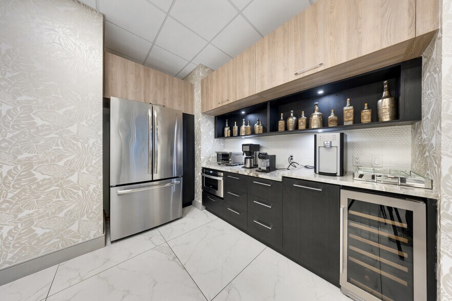 More Photos Of 2980 NE 207th St, Aventura Office Residential For Lease