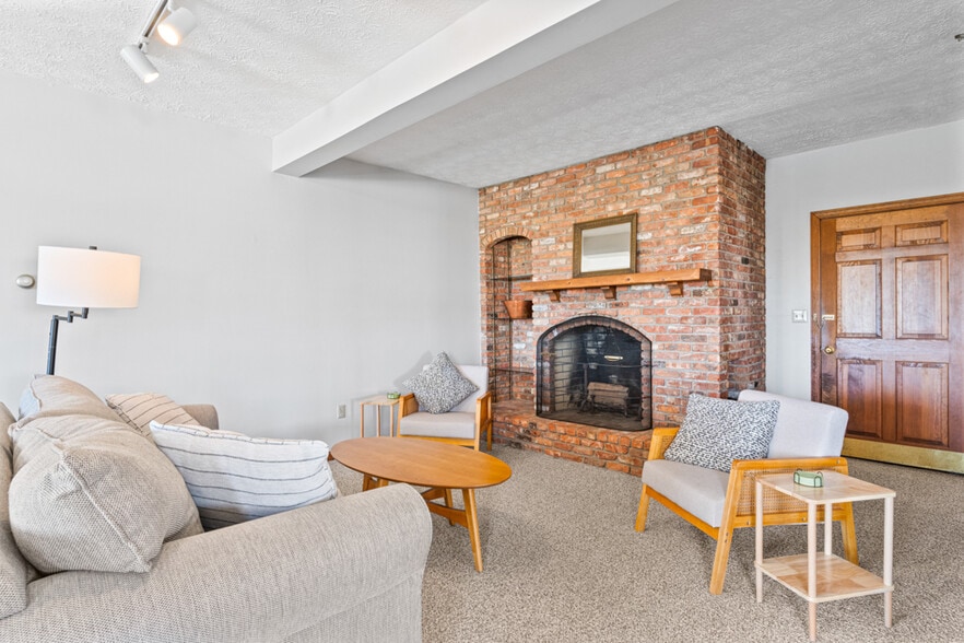 More Photos Of 60 Mile Rd, Wells Restaurant For Sale