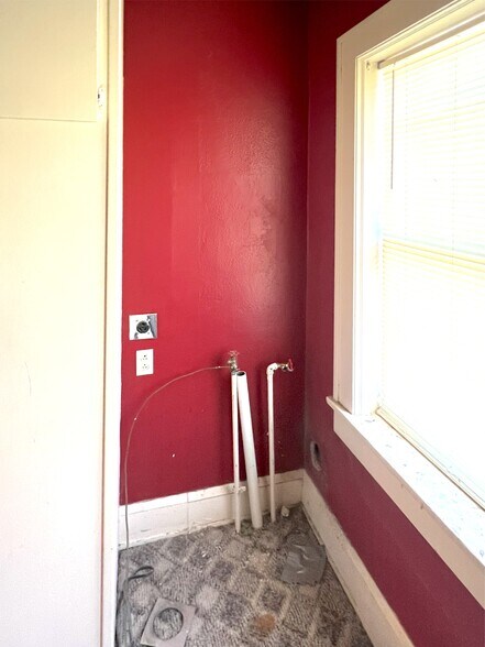 More Photos Of 621 E Broadway St, Altus Office Residential For Sale