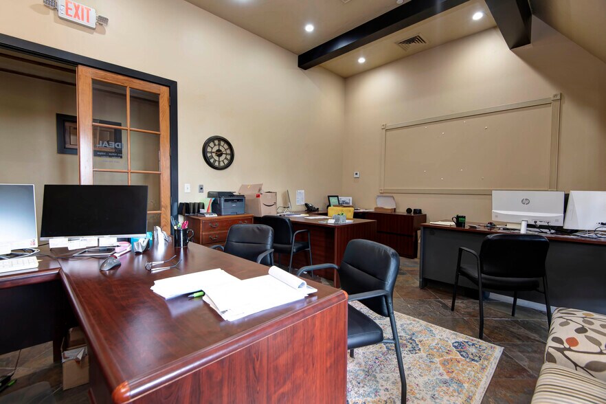 More Photos Of 1531 E Bradford Pky, Springfield Medical For Lease