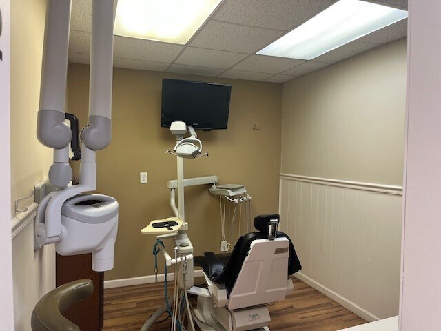 More Photos Of 850 E Franklin St, Kenton Medical For Sale