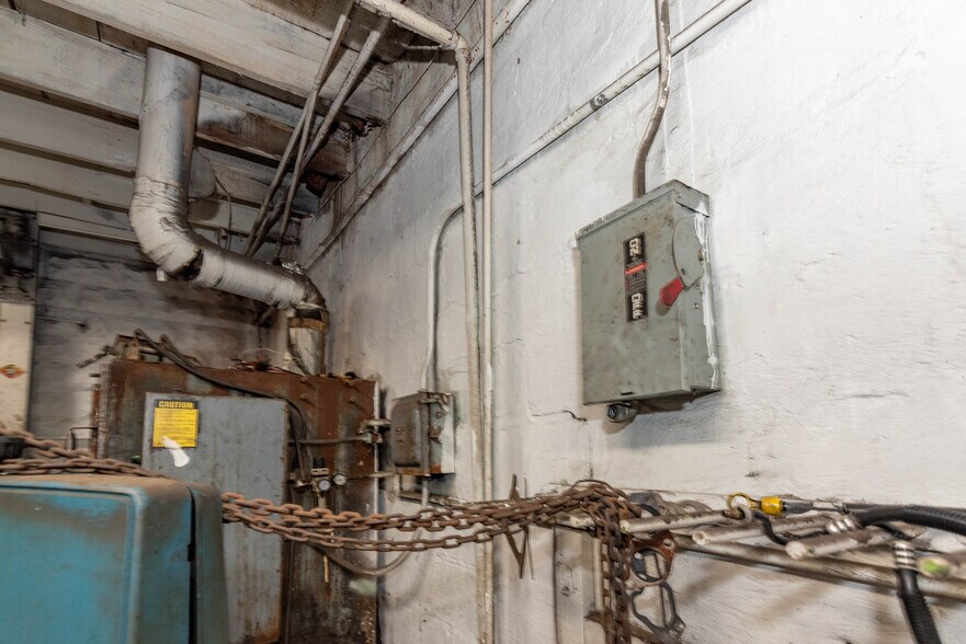 More Photos Of 655 E 25th St, Baltimore General Retail For Sale