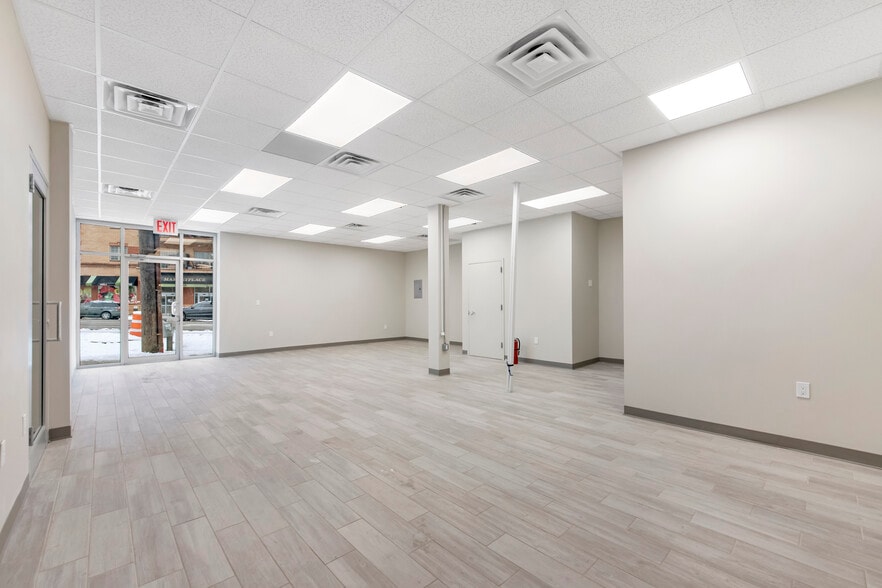 More Photos Of 25 Victory Blvd, Staten Island Office For Lease