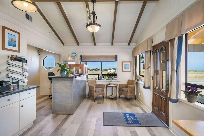 More Photos Of 2460 Main St, Morro Bay Hotel For Sale