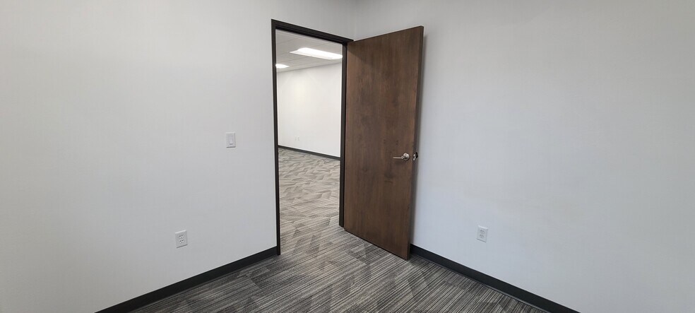 More Photos Of 2025 Madrona Ave SE, Salem Office For Lease