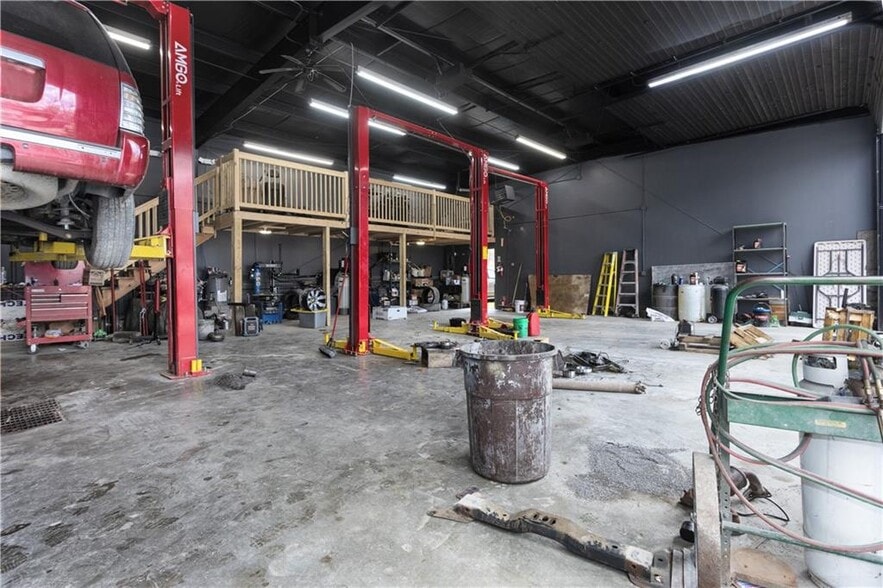 More Photos Of 3709 Pickett Rd, Saint Joseph Auto Repair For Sale