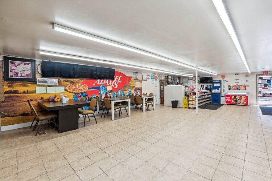 More Photos Of 117 Clinton St, Shrewsbury Freestanding For Sale