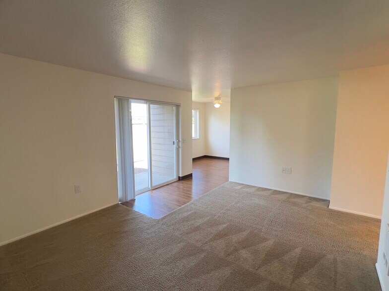 More Photos Of 937 SE Sheridan Rd, Sheridan Apartments For Sale