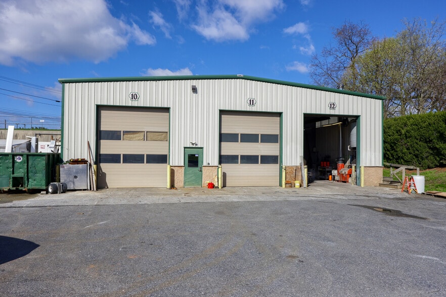 More Photos Of 2969 Lincoln Hwy E, Gordonville Flex For Lease