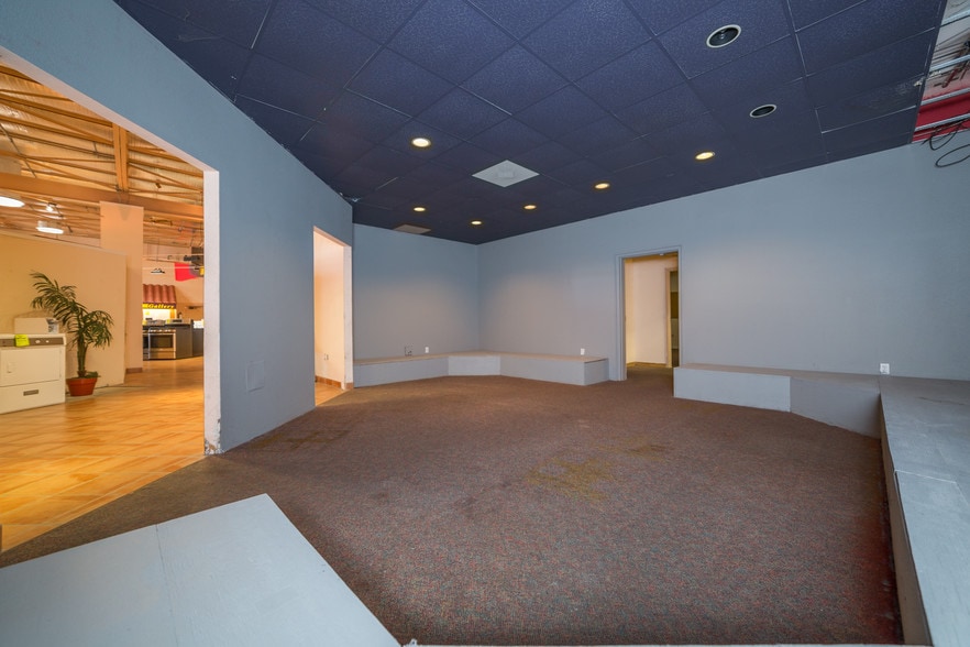 More Photos Of 13340 Leopard St, Corpus Christi Storefront For Sale