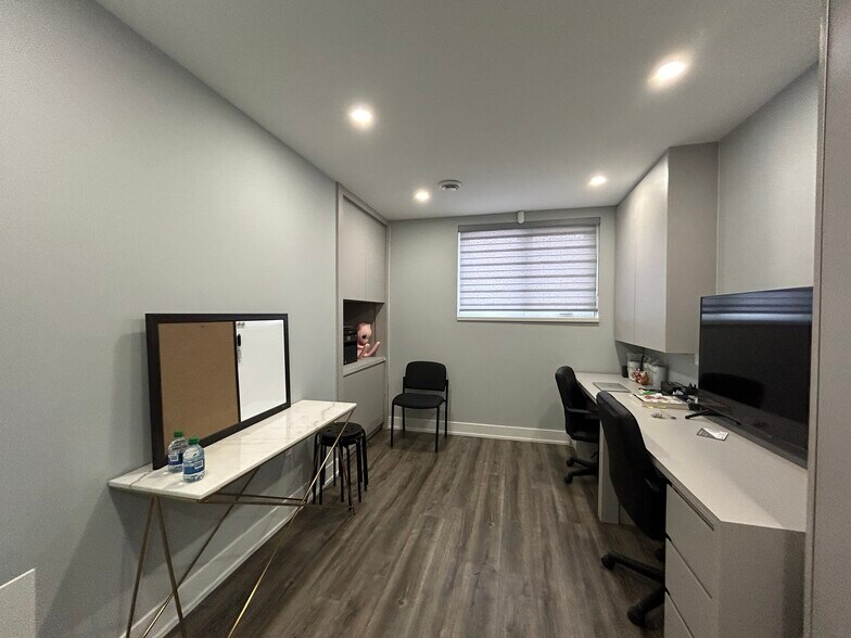 More Photos Of 87-89 Glen Cameron Rd, Markham Manufacturing For Sale