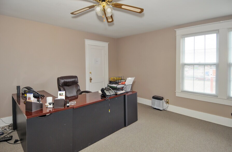 More Photos Of 5809 Bardstown Rd, Louisville Office Residential For Lease