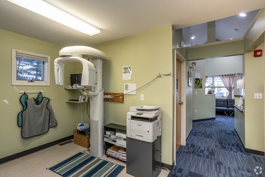 More Photos Of 169 Middle St, Bristol Medical For Sale