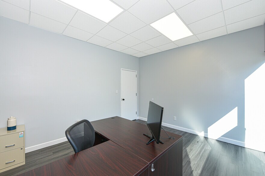 More Photos Of 200 Corporate Plz, Islandia Office For Lease