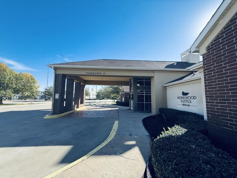 More Photos Of 9169 Markville Dr, Dallas Hotel For Sale