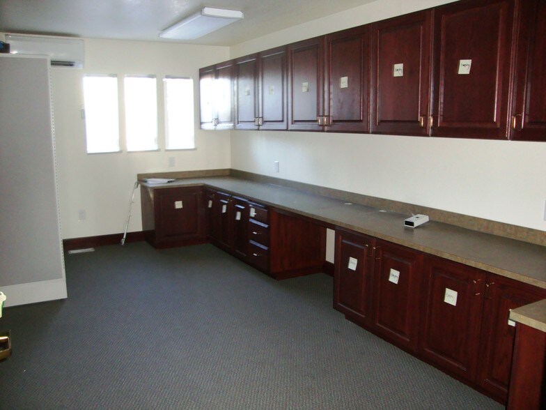 More Photos Of 1715 Pole Line Rd E, Twin Falls Bank For Sale