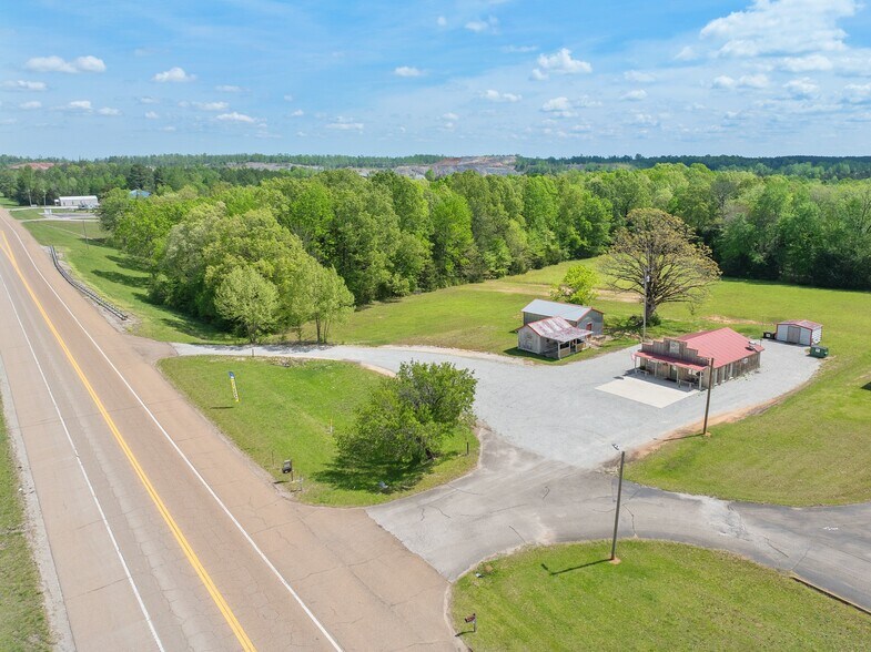 More Photos Of 2598 Tennessee Ave N, Parsons Storefront For Sale