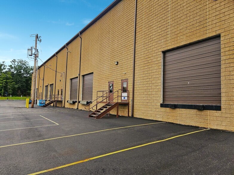 More Photos Of 105 W Dewey Ave, Wharton Warehouse For Lease