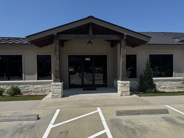 More Photos Of 1625 Williams Dr, Georgetown Unknown For Lease
