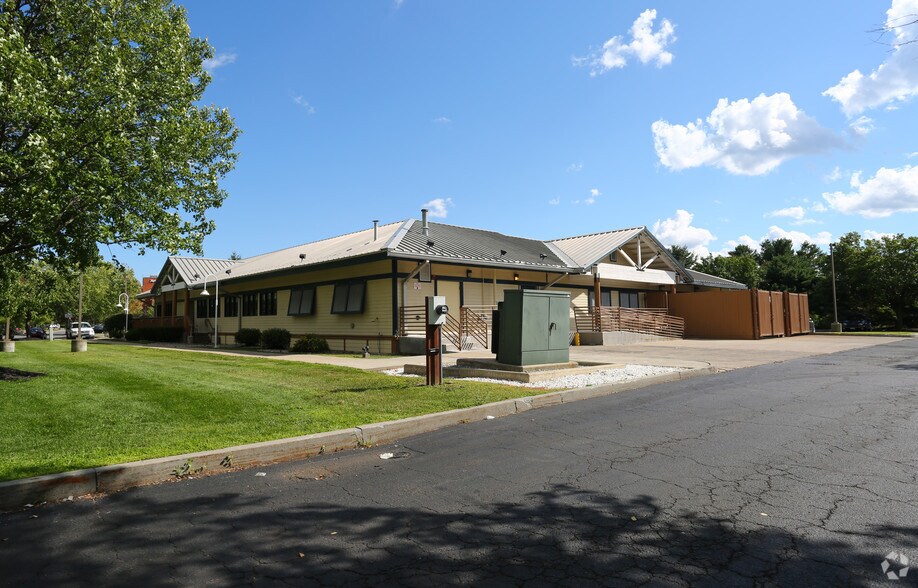 More Photos Of 170 Wolf Rd, Albany Restaurant For Sale