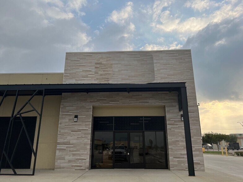Primary Photo Of 2324 Jacaman Rd, Laredo Storefront Retail Office For Lease