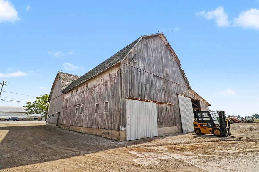 More Photos Of 4685 W US Route 20, Gibsonburg Light Distribution For Sale