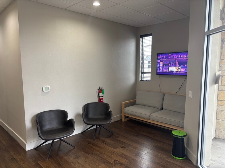 More Photos Of 4722 College Park, San Antonio Light Distribution For Sale