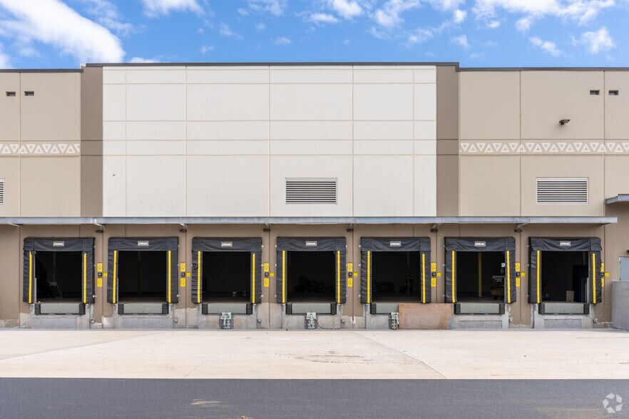 More Photos Of 250 Lauo Loop, Kahului Warehouse For Lease