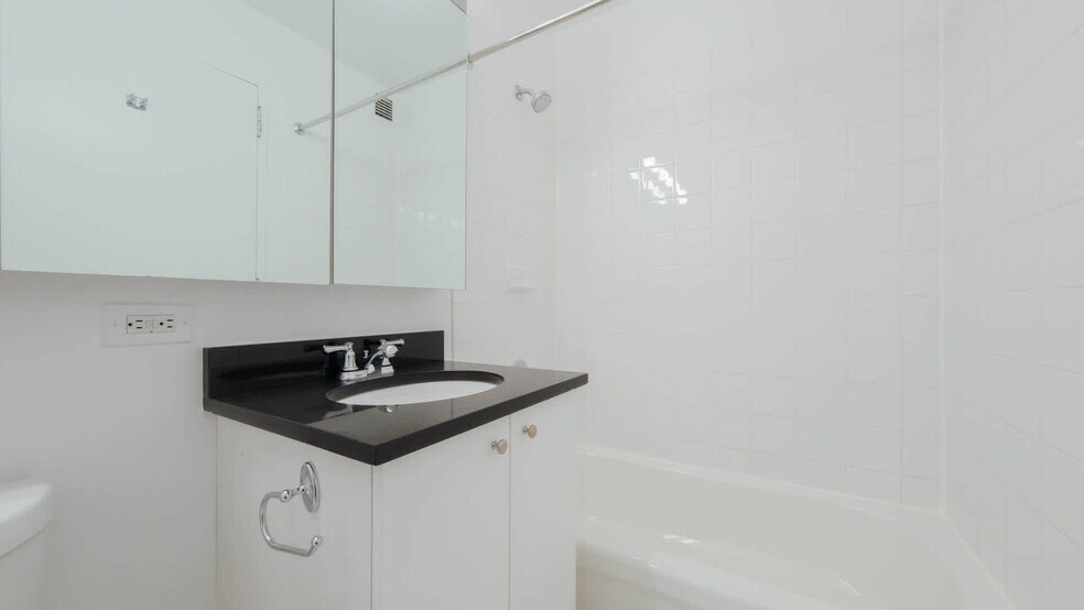 More Photos Of 180-194 Riverside Blvd, New York Apartments For Lease