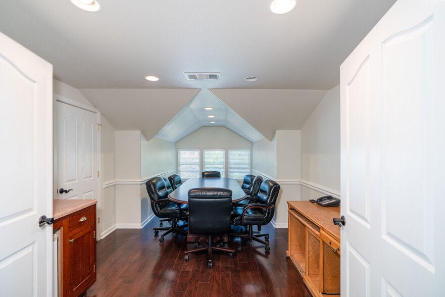 More Photos Of 806 W 11th St, Austin Office Residential For Sale