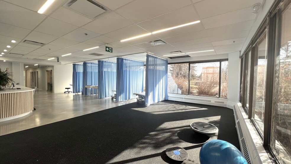 More Photos Of 290 Midpark Way SE, Calgary Medical For Lease