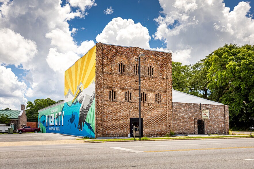 More Photos Of 4914 Main St, Moss Point Storefront For Sale