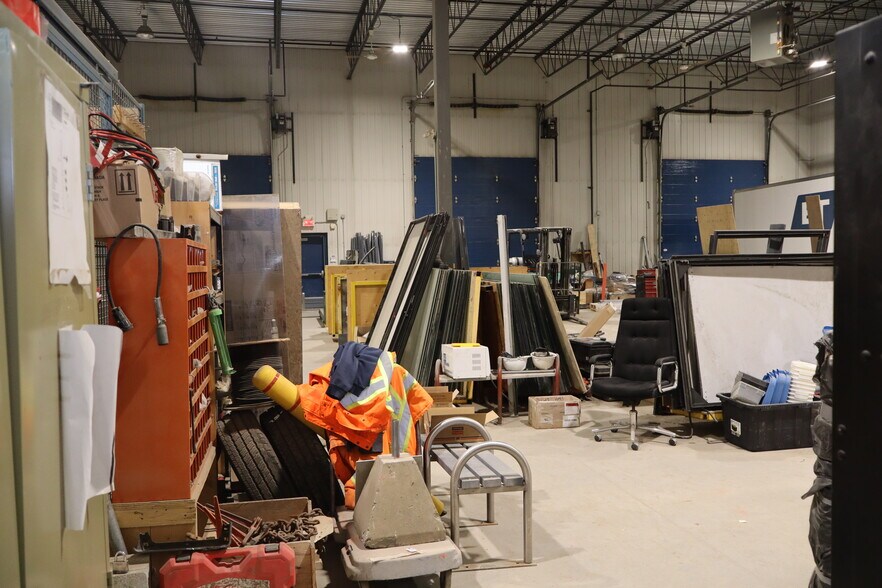 More Photos Of 2655 Rue Michelin, Laval Warehouse For Lease