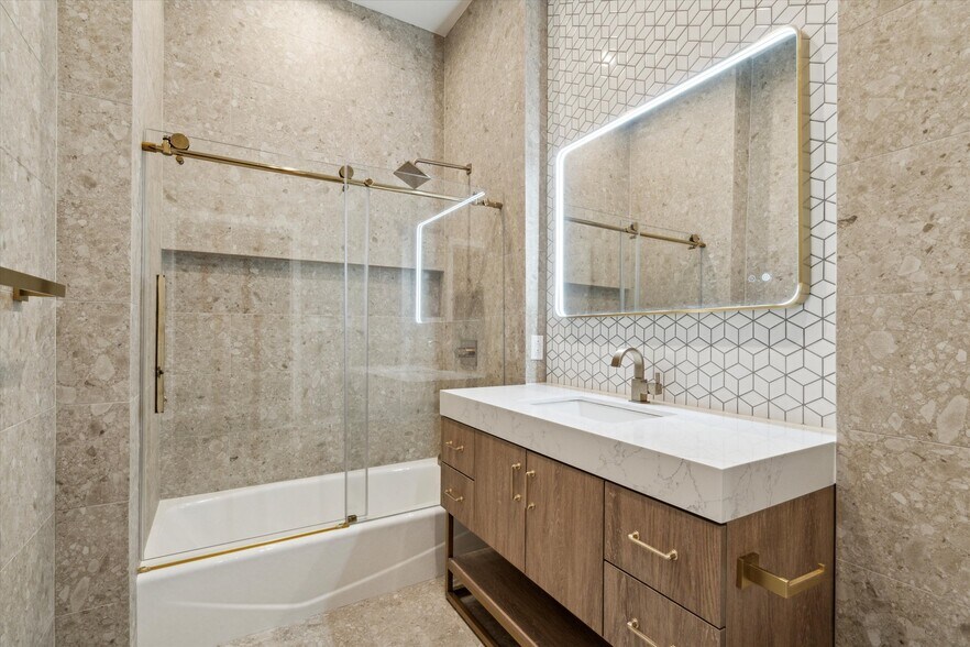 More Photos Of 32-34 S Strawberry St, Philadelphia Apartments For Sale