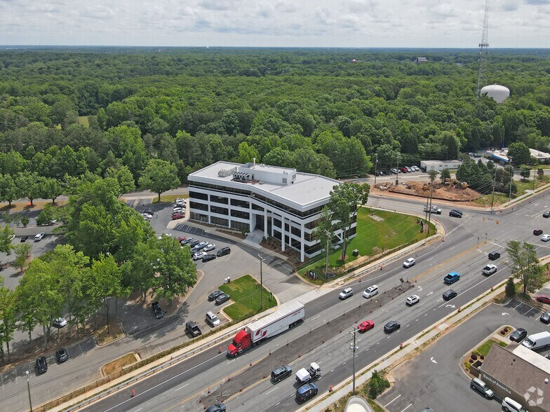 More Photos Of 3300 Battleground Ave, Greensboro Office For Lease