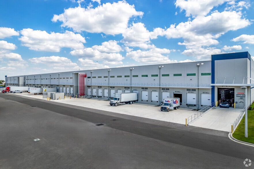 More Photos Of 2510 51st Ave E, Palmetto Warehouse For Lease