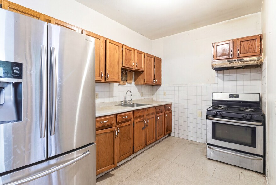 More Photos Of 99 Pulaski St, Newark Apartments For Sale