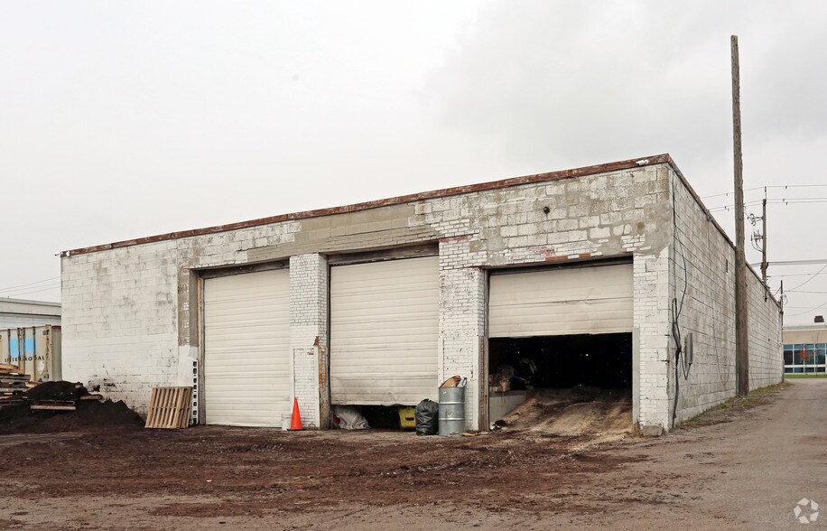 More Photos Of 51 Comstock Rd, Toronto Warehouse For Lease