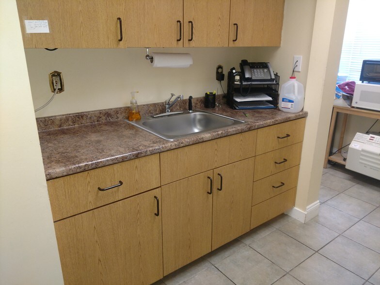 More Photos Of 420 E Main St, Branford Medical For Sale