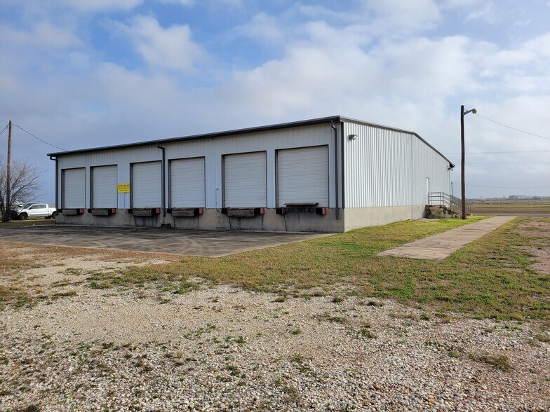 More Photos Of 158 Hangar Dr S, Victoria Distribution For Lease